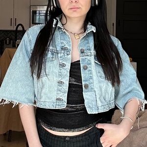 VINTAGE Light Wash Denim Cropped Cut Off Sleeve Jacket